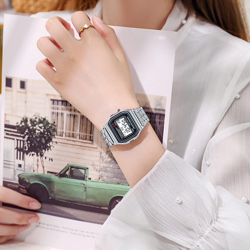 LED Stainless Steel Band Watch - Women Accessories Display 评论和价格